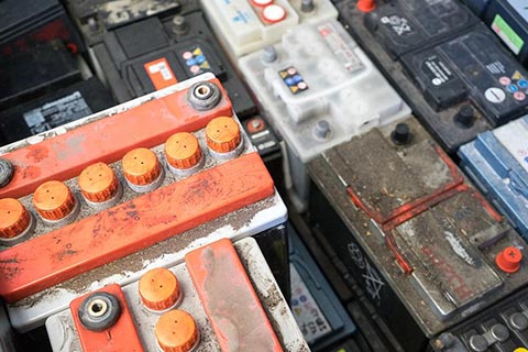巴彦淖尔收购三元锂电池回收站-铅酸电池旧电池回收